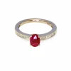 Bague en or blanc rubis et diamants.
