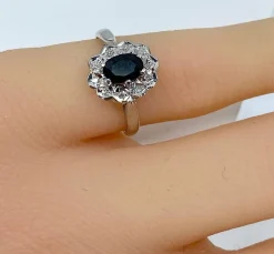 Bague en or blanc saphir et 10 diamants