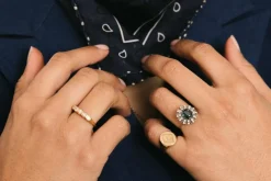 Bague en or blanc, saphir et diamants