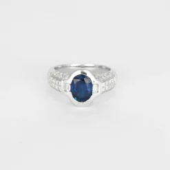 Bague en or blanc, saphir et diamants