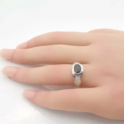 Bague en or blanc saphir et diamants