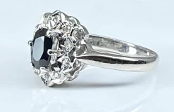 Bague en or blanc saphir et 10 diamants