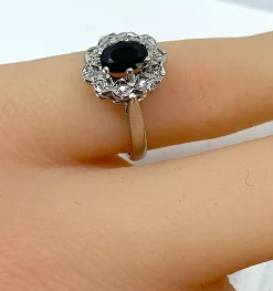 Bague en or blanc saphir et 10 diamants