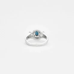 Bague en or blanc saphir et diamants