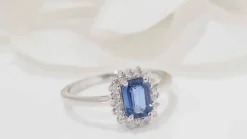 Bague en Or blanc, saphir de Ceylan et diamants