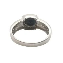 Bague en or blanc saphir et diamants