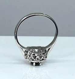 Bague en or blanc saphir et 10 diamants