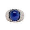 Bague en or blanc sertie d'un saphir et de diamants
