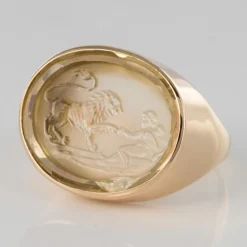 Bague en or camée sur quartz