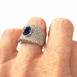 Bague en or du XXème siècle de style contemporain avec diamants et saphir
