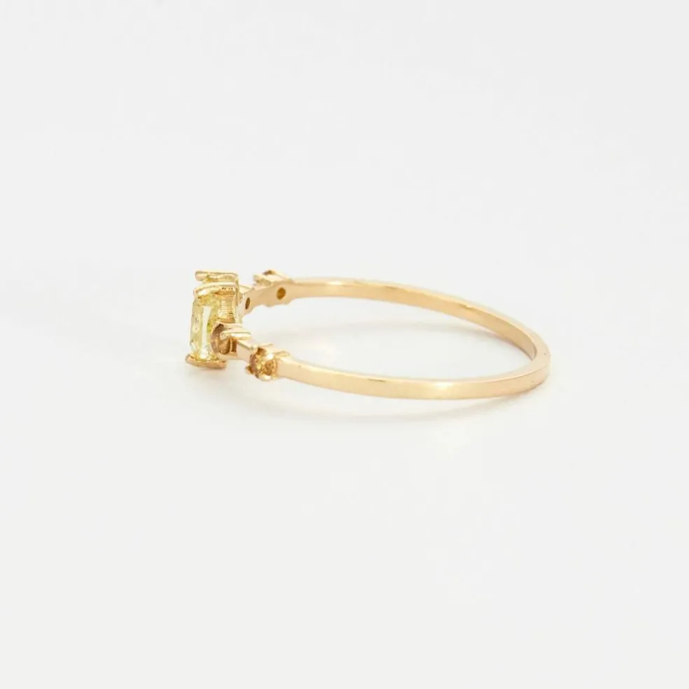 Bague en or et diamants de couleurs