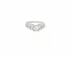 Bague en or et platine avec diamant princesse