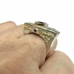 Bague en or et platine de style Art Déco avec diamants et saphirs