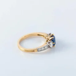 Bague en or et saphir