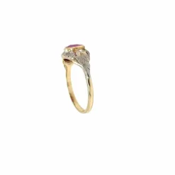 Bague en or gravée de diamants sans chaleur et rubis de Birmanie certifiés Belle Époque
