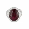 Bague en or gris, tourmaline rose et pavage petits diamants.