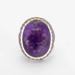 Bague en Or gris, améthyste