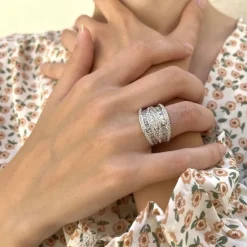 Bague en or gris avec 2,33 Cts de diamants