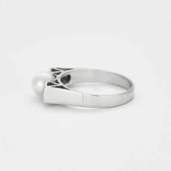 Bague en or gris, diamants et perle de culture