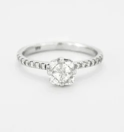 Bague en or gris et diamants