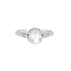 Bague en or gris et diamant taillé en rose