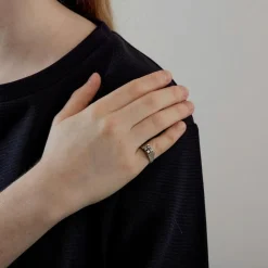 Bague en or gris et diamants