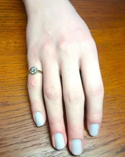 Bague en or gris et diamant solitaire