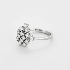Bague en or gris et diamants