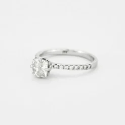 Bague en or gris et diamants