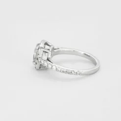 Bague en or gris et diamants