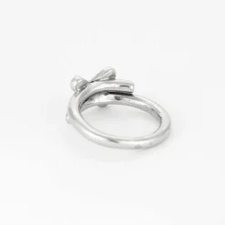 Bague en or gris et diamants