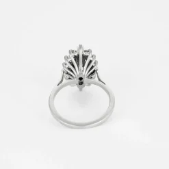 Bague en or gris et diamants