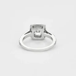 Bague en or gris et diamants