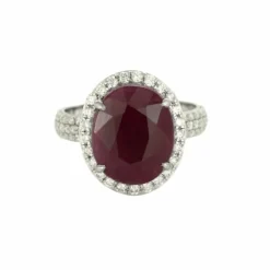 Bague en or gris et rubis et diamants