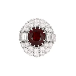 Bague en or gris rubis et diamants