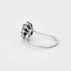 Bague en or gris, rubis et diamants