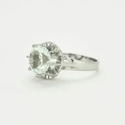 Bague en or gris serti d'une aigue marine