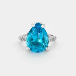 Bague en or gris, topaze taille poire