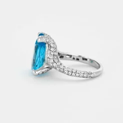 Bague en or gris, topaze taille poire