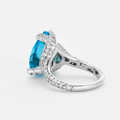 Bague en or gris, topaze taille poire