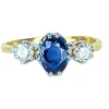 Bague en or jaune 18 carats : saphir épaulé de 2 diamants