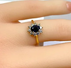 Bague en or jaune 18 carats, saphir et diamants