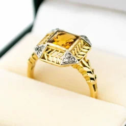 Bague en or jaune 18 carats avec diamants et citrine