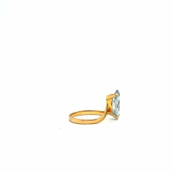 Bague en or jaune 18 carats avec aigue-marine taille navette