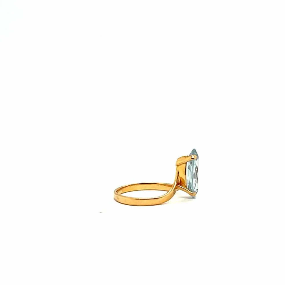 Bague en or jaune 18 carats avec aigue-marine taille navette
