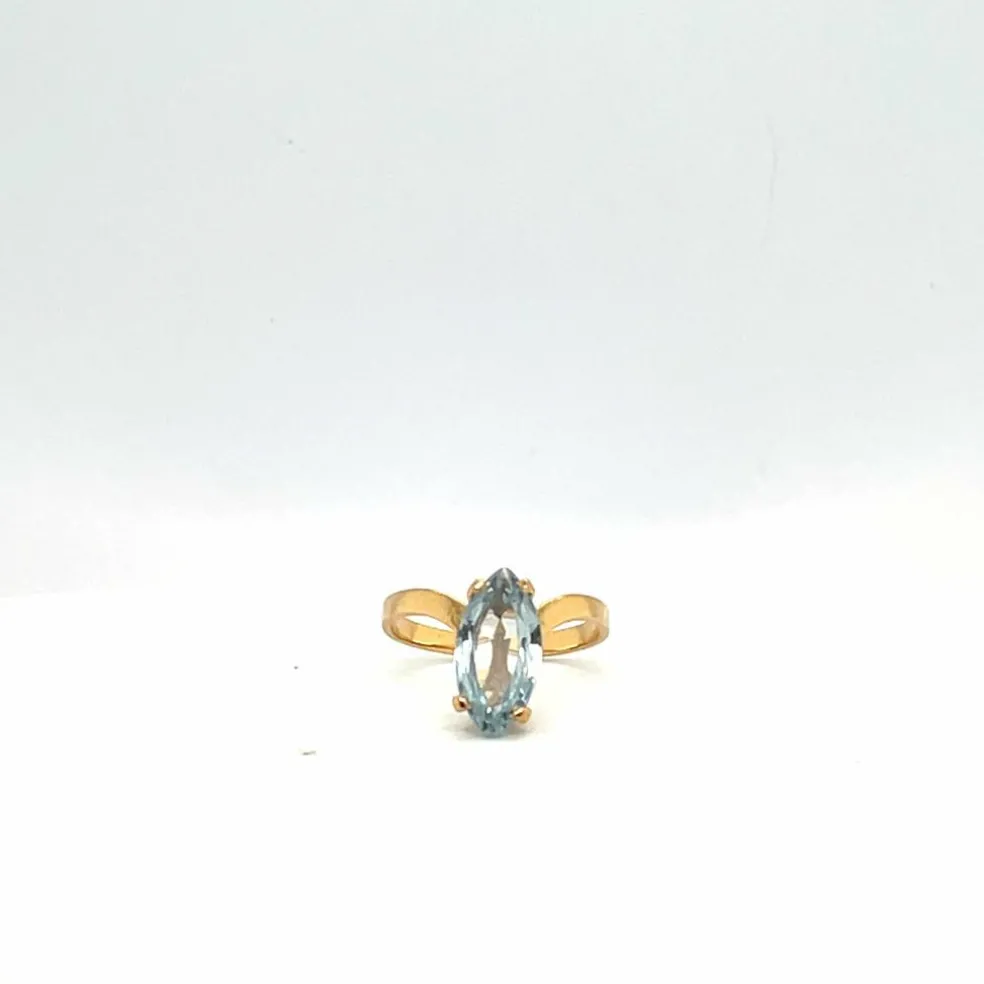Bague en or jaune 18 carats avec aigue-marine taille navette