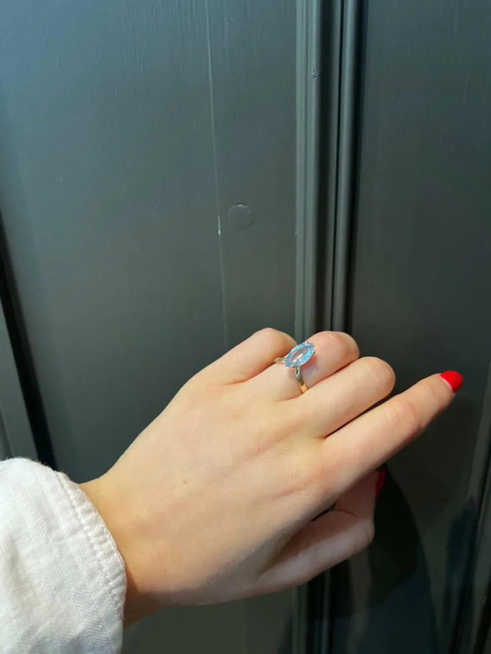 Bague en or jaune 18 carats avec aigue-marine taille navette