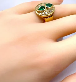 Bague en or jaune 18 carats, émeraudes et diamants