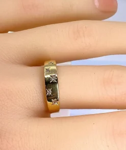 Bague en or jaune 18 carats sertie de 5 diamants