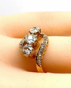 Bague en or jaune 18 carats et diamants vers 1900